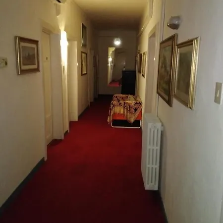 Cavour Self Check-in Hotel Livorno