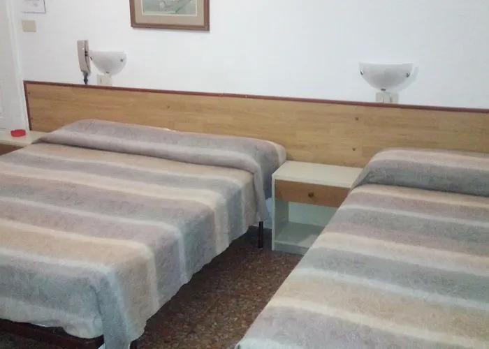 Cavour Self Check-in Hotell Livorno