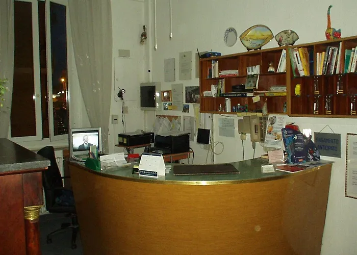 Cavour Self Check-in Hotell
