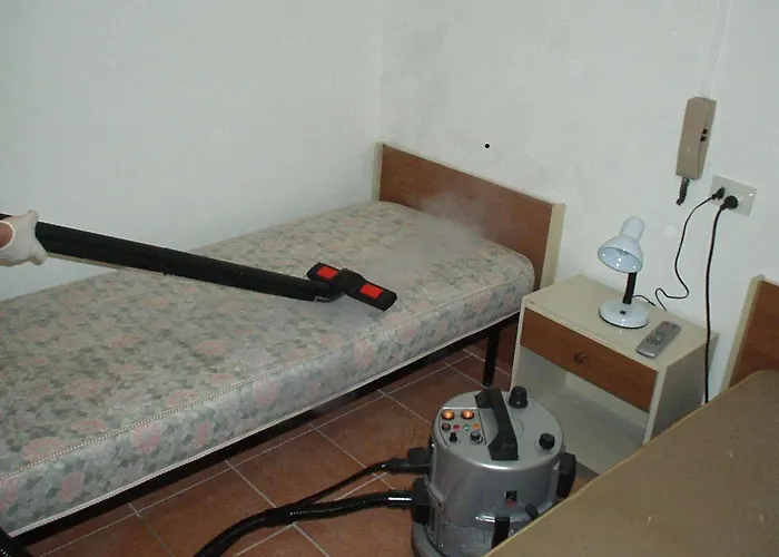 Cavour Self Check-in Hotell Livorno